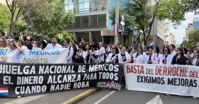 Médicos advierten renuncias masivas si no hay acuerdo con el Gobierno