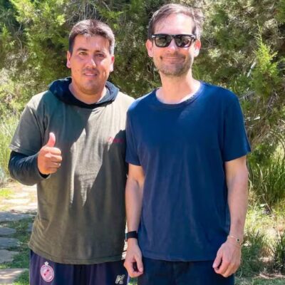 Paraguayo trabaja como jardinero en la casa de Tobey Maguire