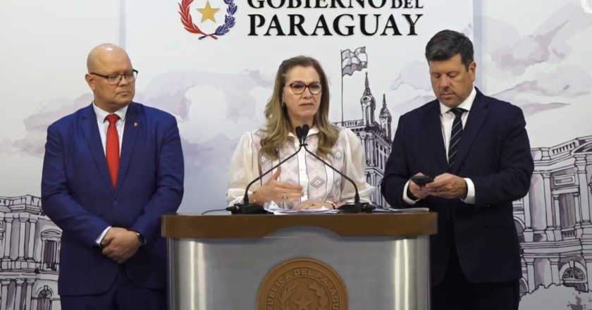 Gobierno promete más presupuesto para insumos, pago a proveedores pero rechaza aumento salarial