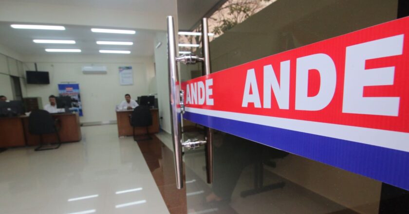 ANDE debate una tarifa más alta mientras crece la demanda eléctrica