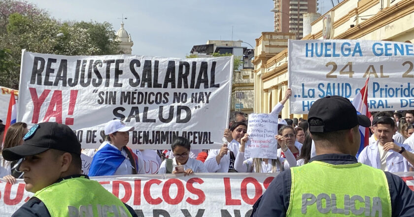 Médicos llevan hoy su protesta al Senado y preparan una colecta simbólica