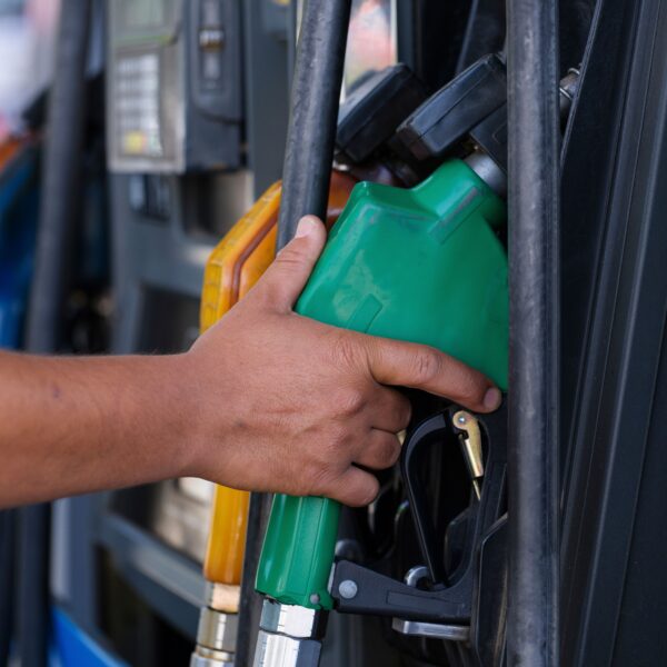 Combustibles: nuevas subas privadas llevan el diésel hasta G. 10.990 desde mañana