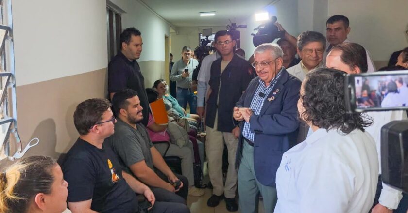Fretes visita el Hospital San Pablo y escucha reclamos por equipos