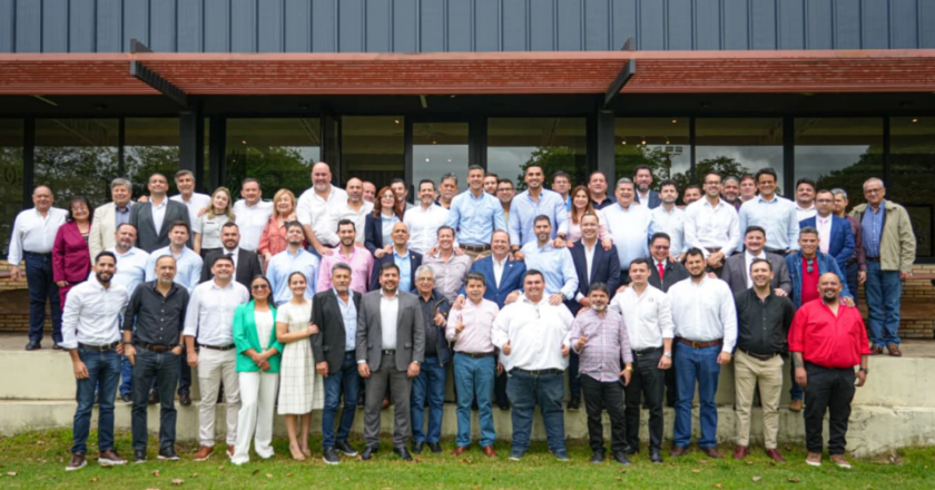 Peña reúne a dirigentes colorados mientras escala la crisis de Honor Colorado