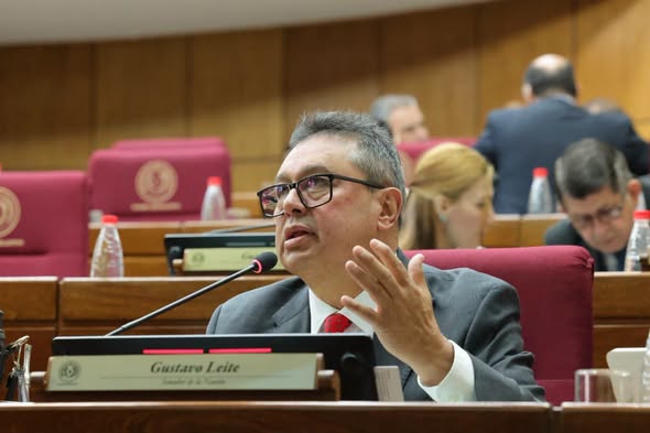 Leite desliga a Cartes de ueno y afirma que no tiene vínculos con el banco