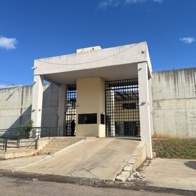 Fuga en Emboscada: dos reclusos escapan y Justicia investigará posibles responsabilidades