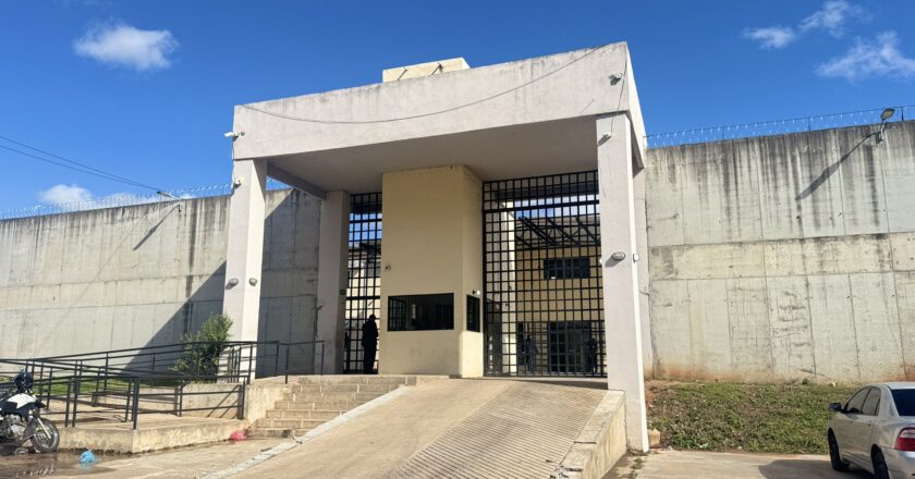 Fuga en Emboscada: dos reclusos escapan y Justicia investigará posibles responsabilidades