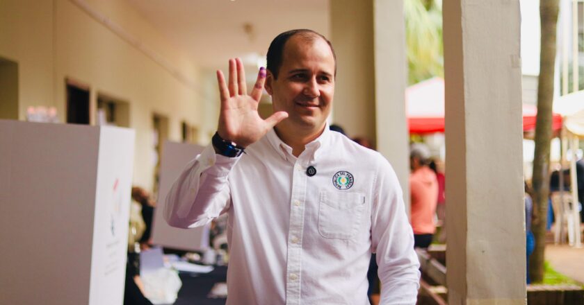 Carlos Pereira emitió su voto en Encarnación llamando a vencer el abstencionismo
