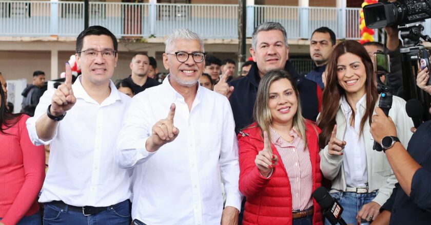 Rigoberto Chamorro ejerció su voto en Ciudad del Este apelando a la participación cívica
