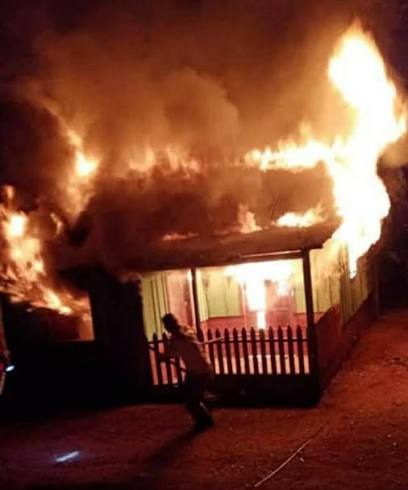 Fuego arrasó planta industrial en Edelira