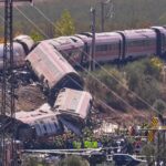 Tragedia ferroviaria en España deja decenas de muertos tras choque de trenes de alta velocidad