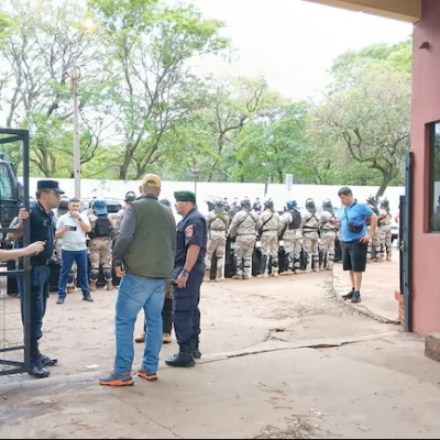 El principal centro electoral de Ciudad del Este cerró sus accesos a las 17:00, mientras continuaba el sufragio de quienes ya se encontraban dentro