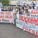 Bioquímicos del sector público inician huelga nacional de tres días y marcharán hasta Economía