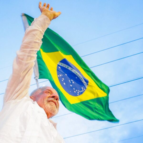Lula derrota a Flávio Bolsonaro y logra la reelección presidencial en Brasil