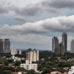 Martes fresco y nublado con lluvias en el norte y este